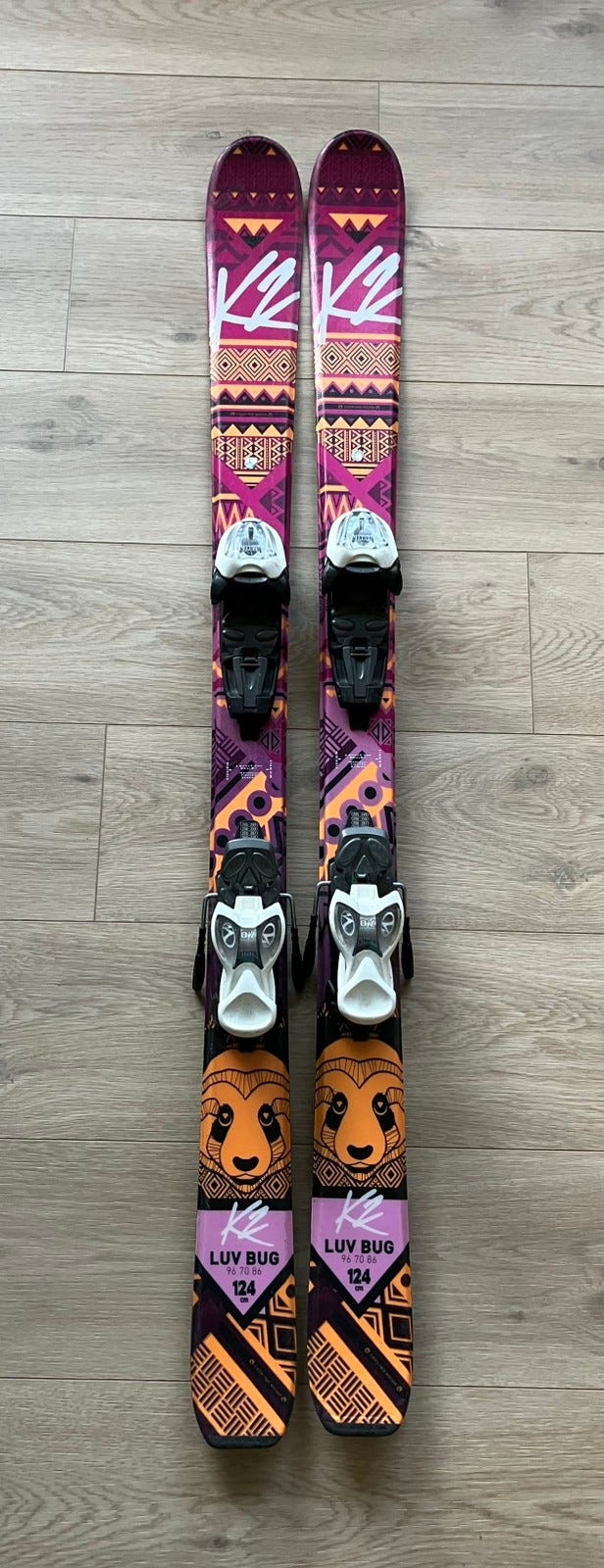 未使用新品 2023-24モデル　K2 Luv Bug スキー 124cm ケーツー LUV BUG 4.5 FDT JR 100 S220607701 22-23年モデル