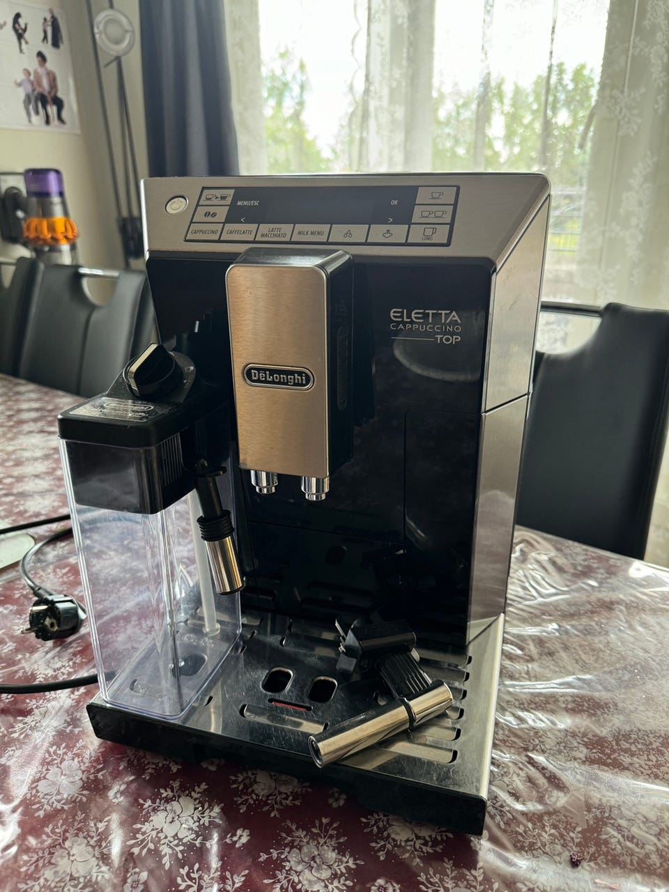 Delonghi Eletta Cappuccino Top Wasser Im Kaffeesatzbehälter DeLonghi Eletta cappuccino top-kaffemaskin | FINN-torget