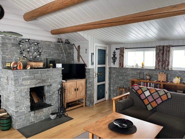 Åpen peis i stuen. Galleribilde