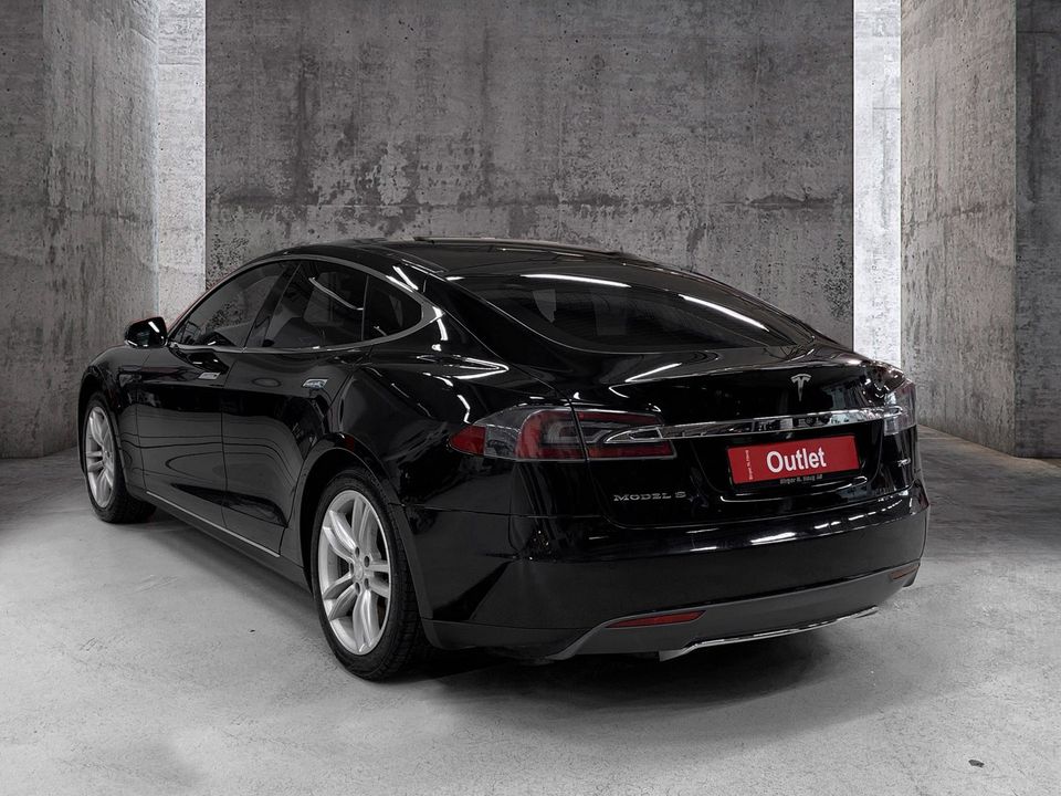 Tesla Model S 85P Performance har en elektrisk rekkevidde på omtrent 426 kilometer basert på den gamle NEDC-målingen.