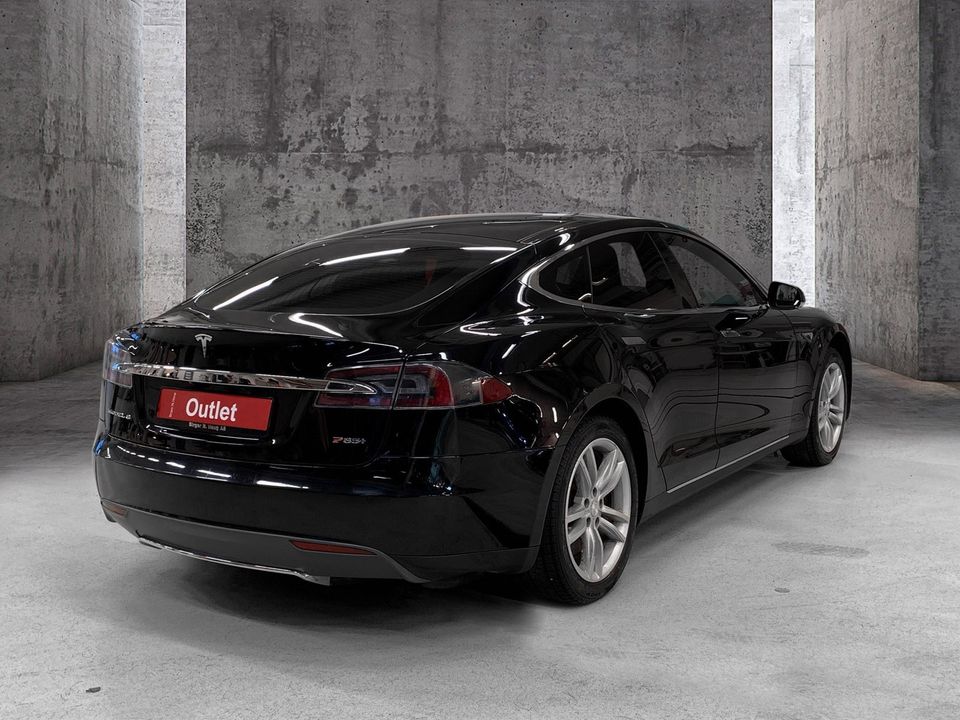 Tesla Model S 85P Performance har en imponerende ytelse med en effekt på rundt 416 hestekrefter (311 kW).