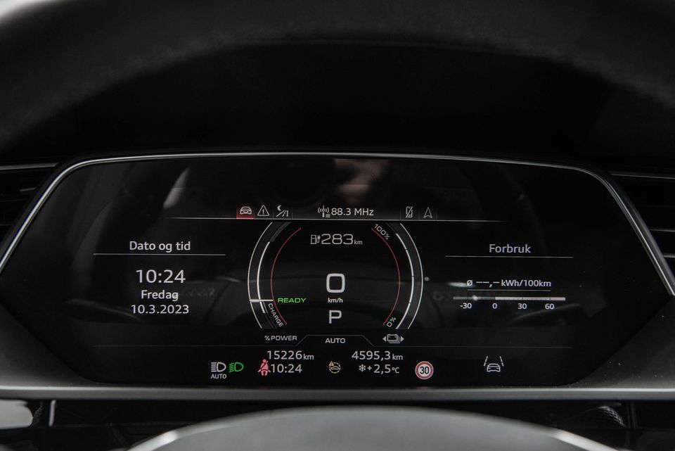 Audi virtual cockpit - Her kommer også night vision kameraet opp når hindringer er i kjørebanen