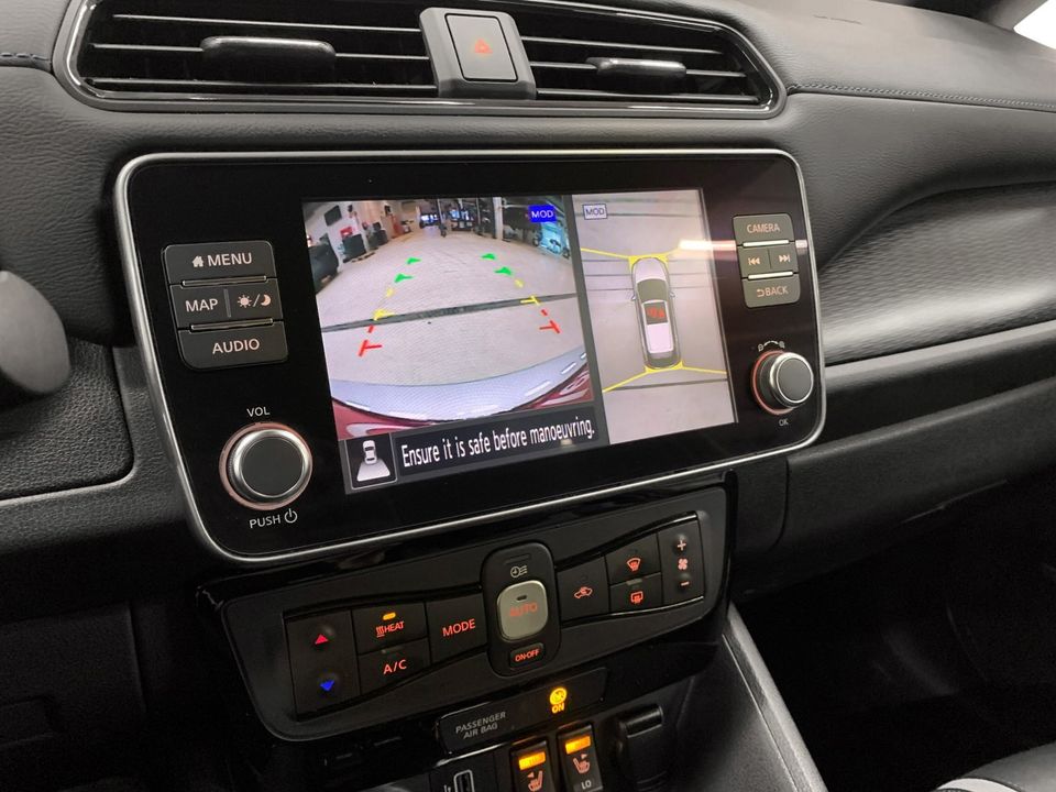 Bilen har 360 kamera som bidrar til både enklere parkering og bedre oversikt