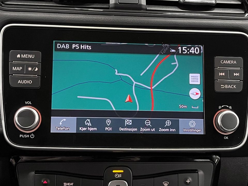 Stor og oversiktlig navigasjon, DAB+, Carplay for speiling av mobilen og selvfølgelig bluetooth