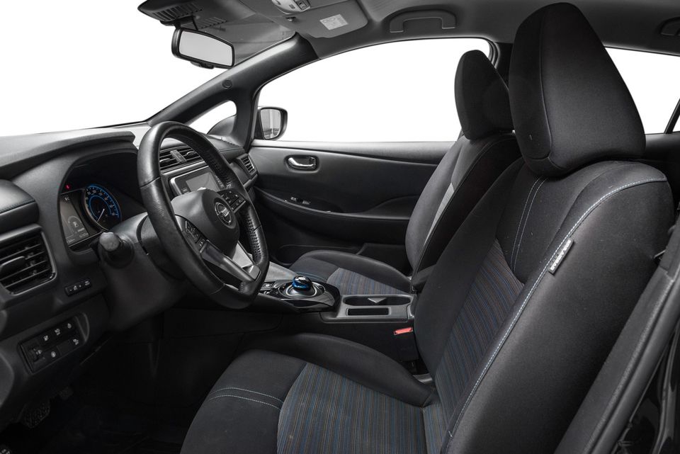 Nissan er videns kjent for sine ergonomiske stoler for maks komfort. Her sitter du godt :-)