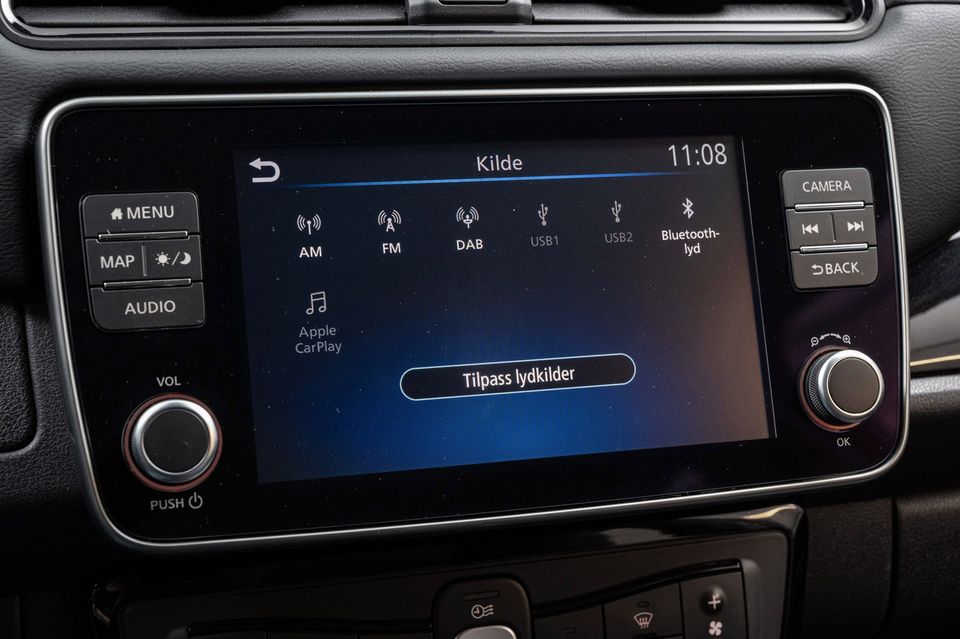 Dab+, Bluetooth handsfree og Carplay som lar deg speile mobilen opp mot skjermen i bilen