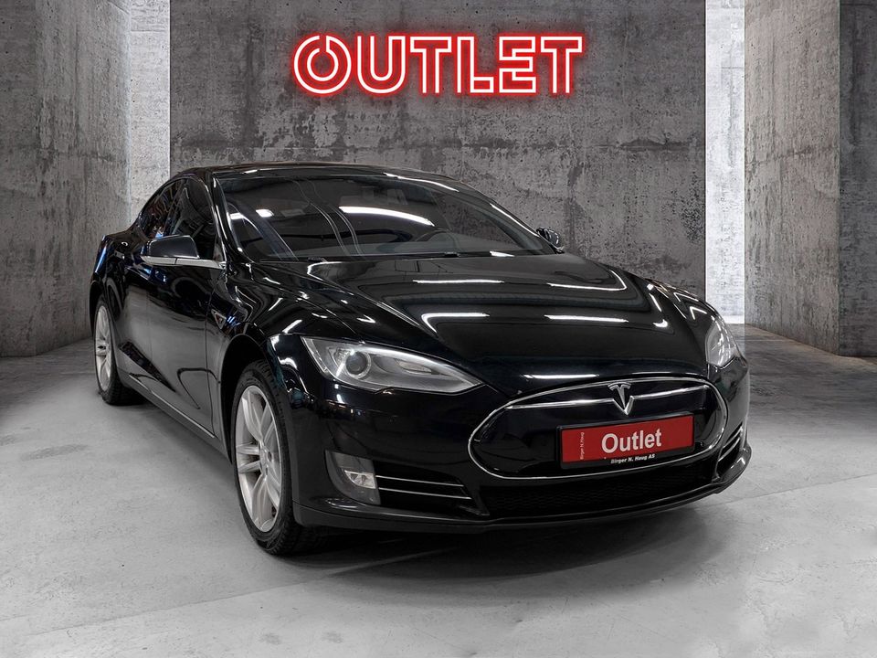 Sportslig og kvikk elektrisk bil med god elektrisk rekkevidde og riktig fargekombinasjon er ankommet vår Outlet på Røyken!