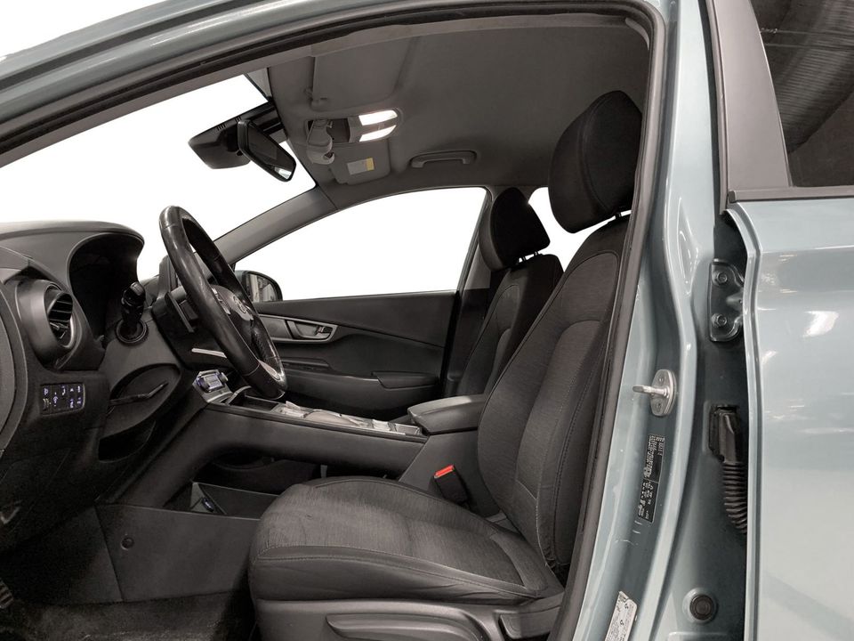 Bilen kan skinte med oppvarming i seter foran, varme i rattet og mørkt interiør