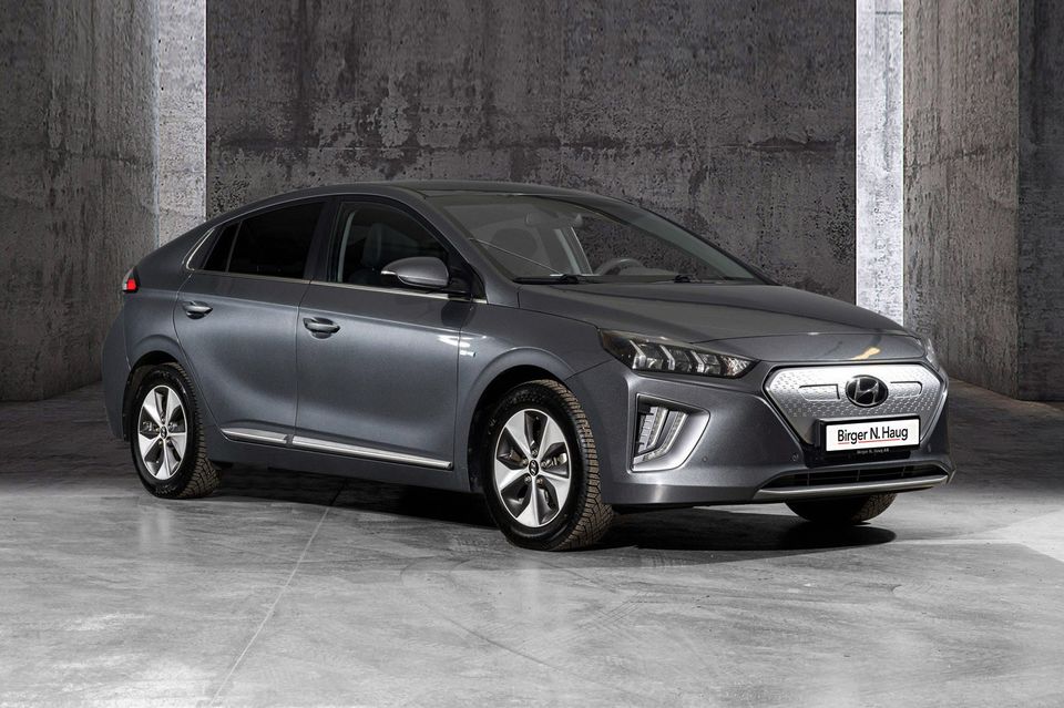 Ta kontakt med Lasse Lyngstad på  91350791 / ll@bnh.no /  Leveringsklar Hyundai Ioniq EV Teknikk 2020 modell