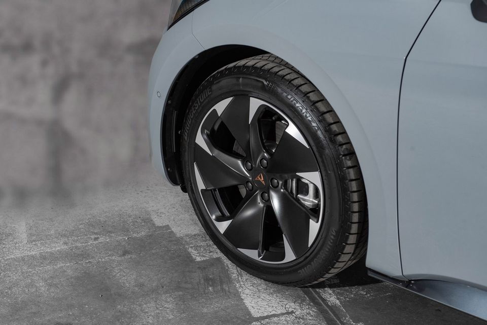 Originale Cupra-felger med kvalitetsdekk fra Bridgestone! Vinterhjul på alufelger følger også med!