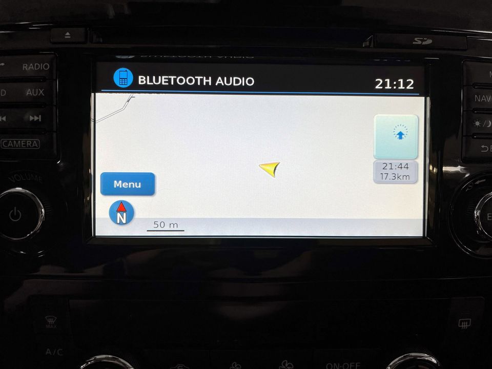 Navigasjonssystem og multimediatilkobling er lett tilgjengelig i bilen