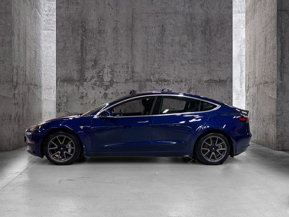 8 års batteri og motor-garanti fra Tesla fra førstegangs registreing.