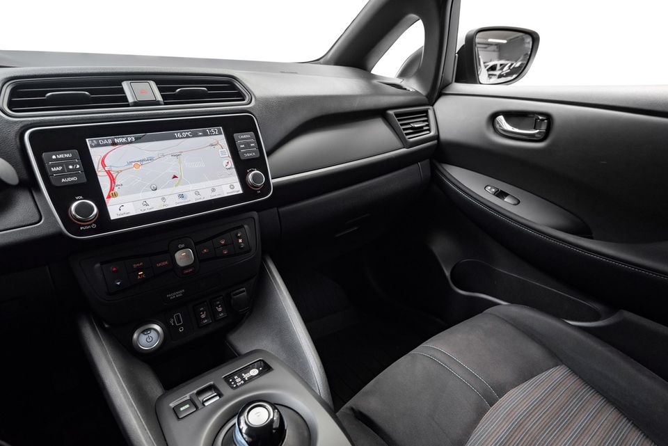 Med carplay speiler du mobilen opp mot skjermen og har full tilgang til alt fra google maps med trafikkoversikt, musikkstreaming og mye mer
