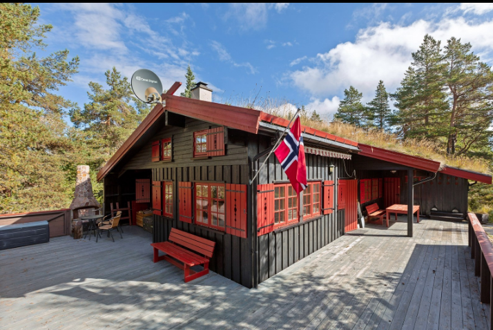 Hytta utvendig med terrasse Galleribilde