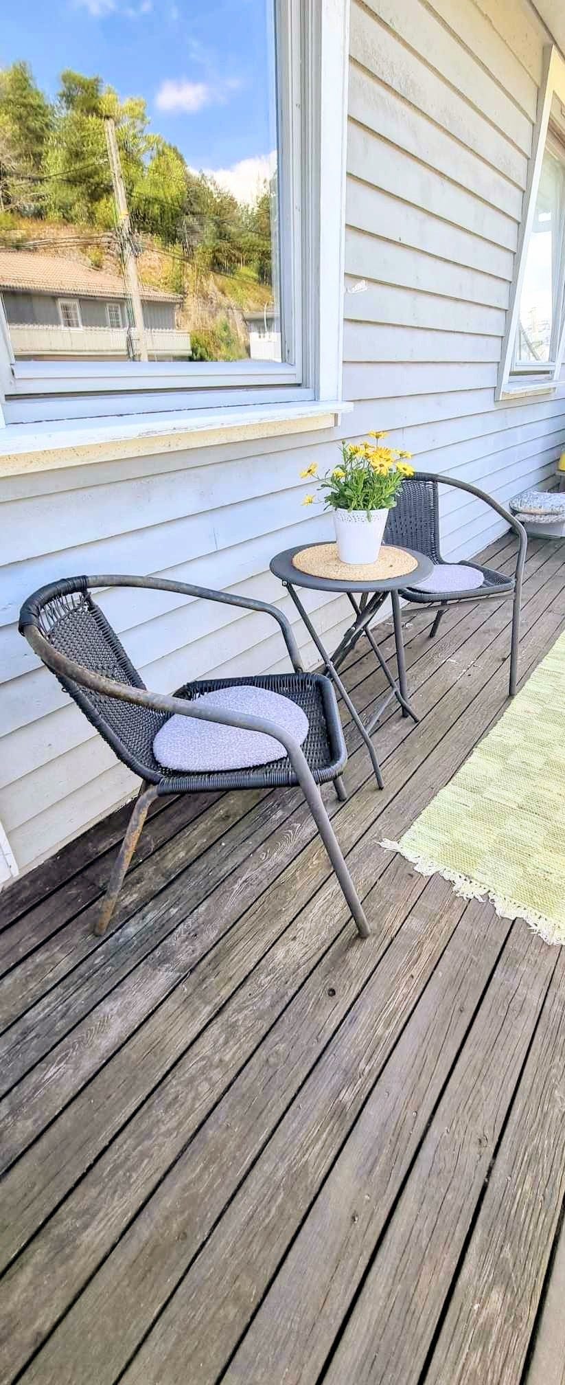 Kjøkken med utgang til liten veranda Galleribilde