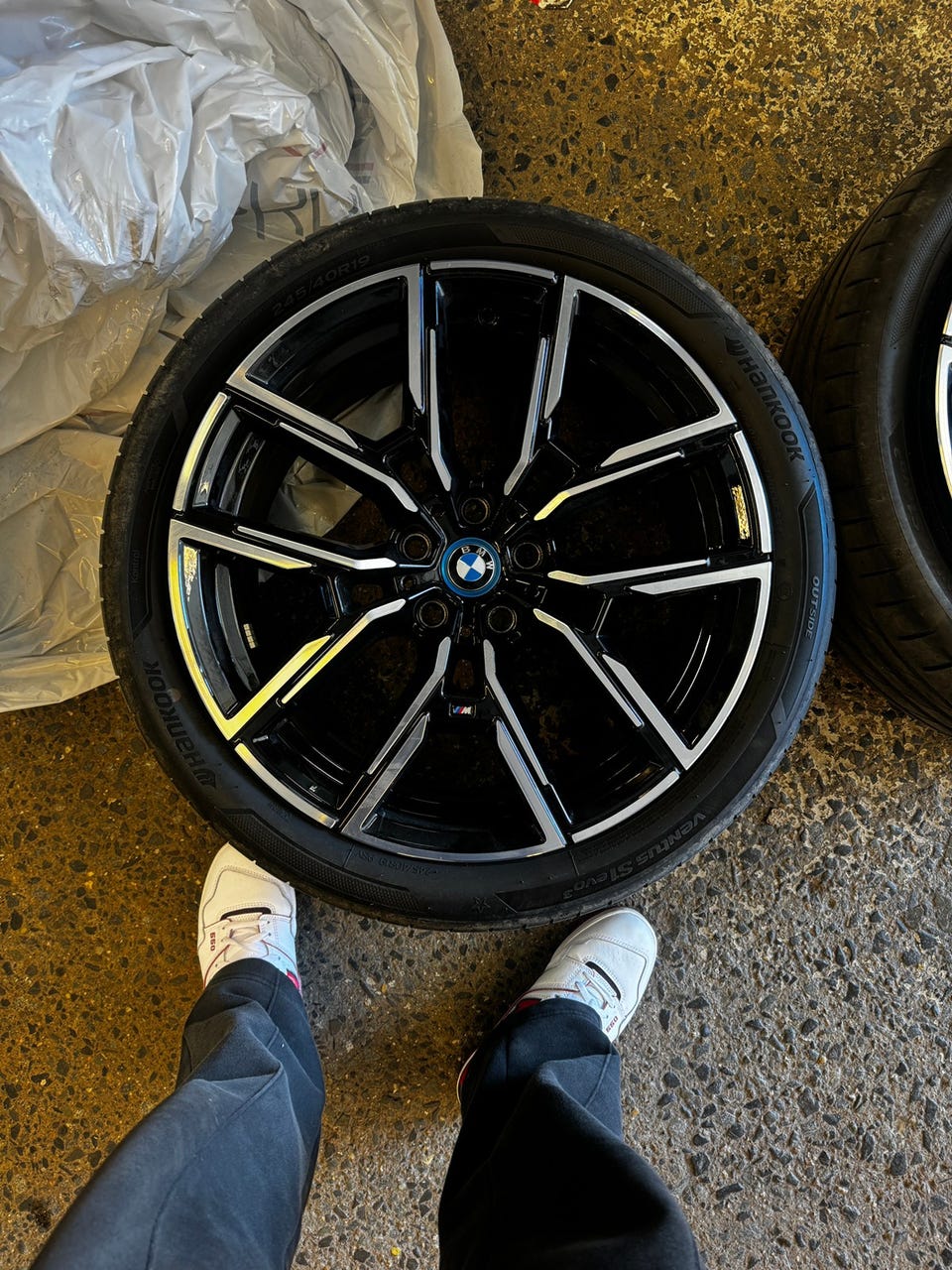 BMW I4 m50 m sport felger til salgs. Kun rullet 5000 km. 859m felger ...