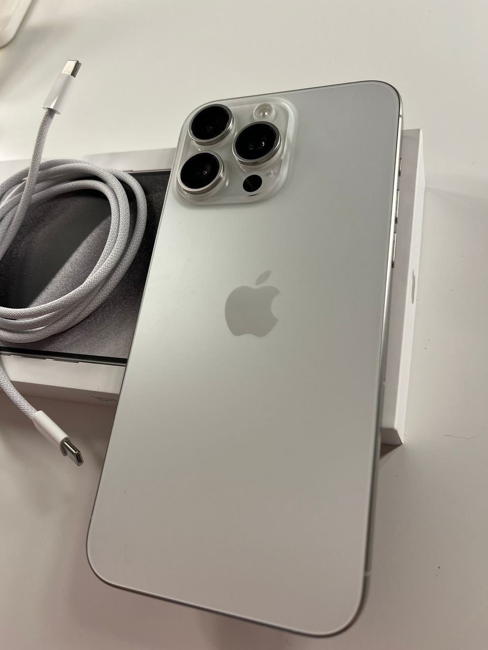 iPhone 16 pro 256gb