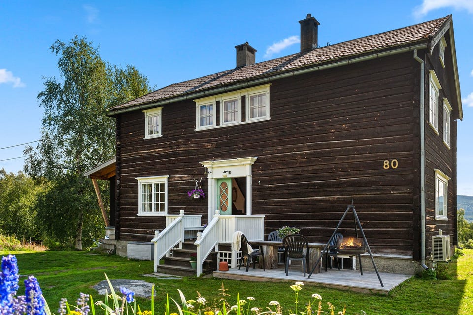 Småbruk med idyllisk og skjermet beliggenhet ca. 13 km nord for Oppdal