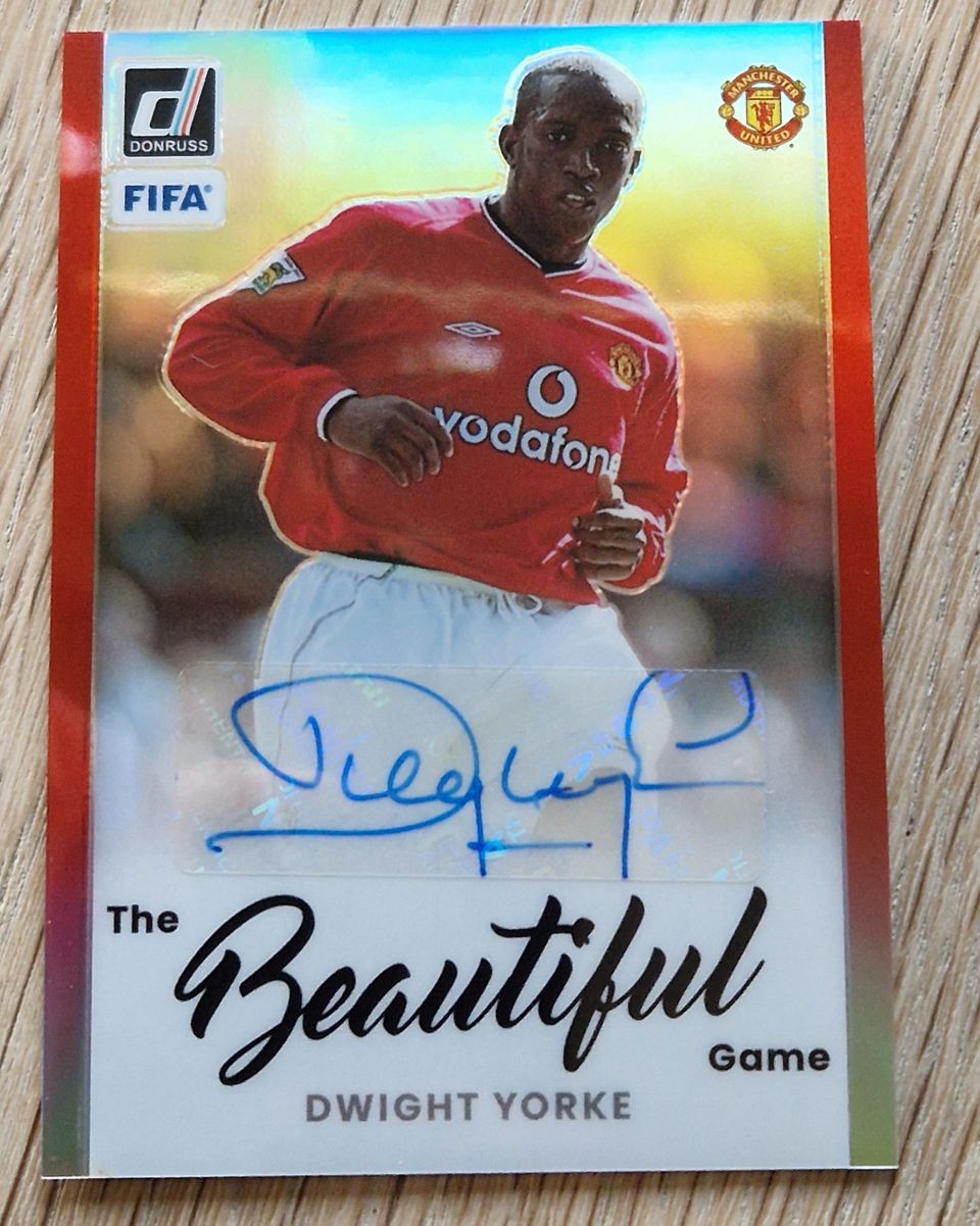 Dwight Yorke Auto Nummerert 07/49 The Beautiful Game Panini