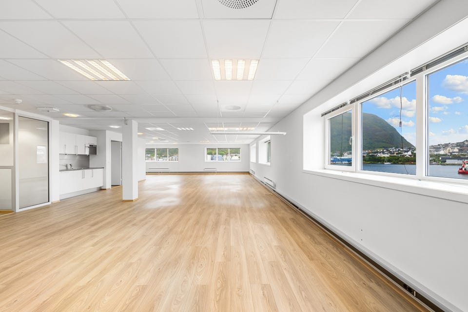 ÅLESUND VEST - Lyst og fleksibelt kontorlokale til leie - 200 kvm