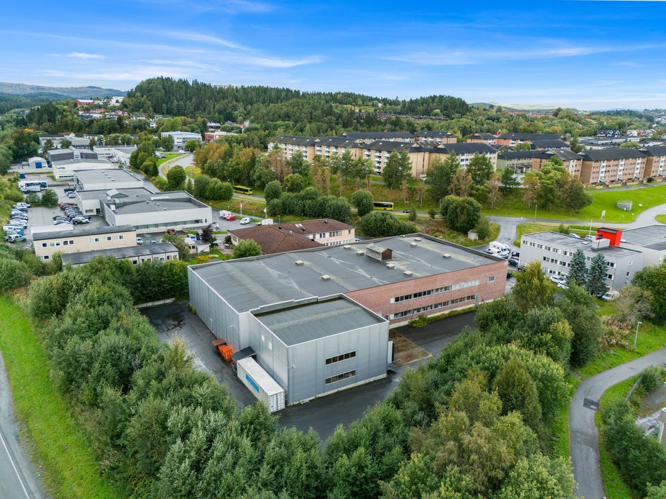 Trondheim sør| kombinasjonseiendom med høytlager, kontor og showrom|2.750 bta
