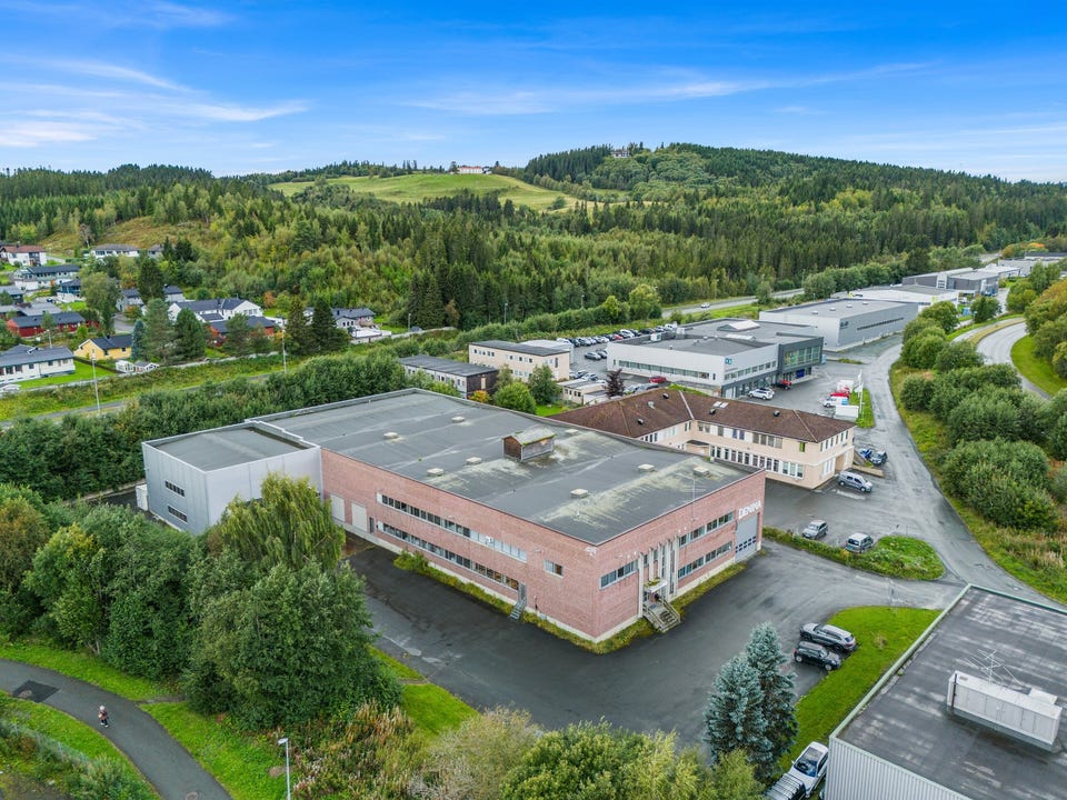 Trondheim sør| kombinasjonseiendom med høytlager, kontor og showrom|2.750 bta