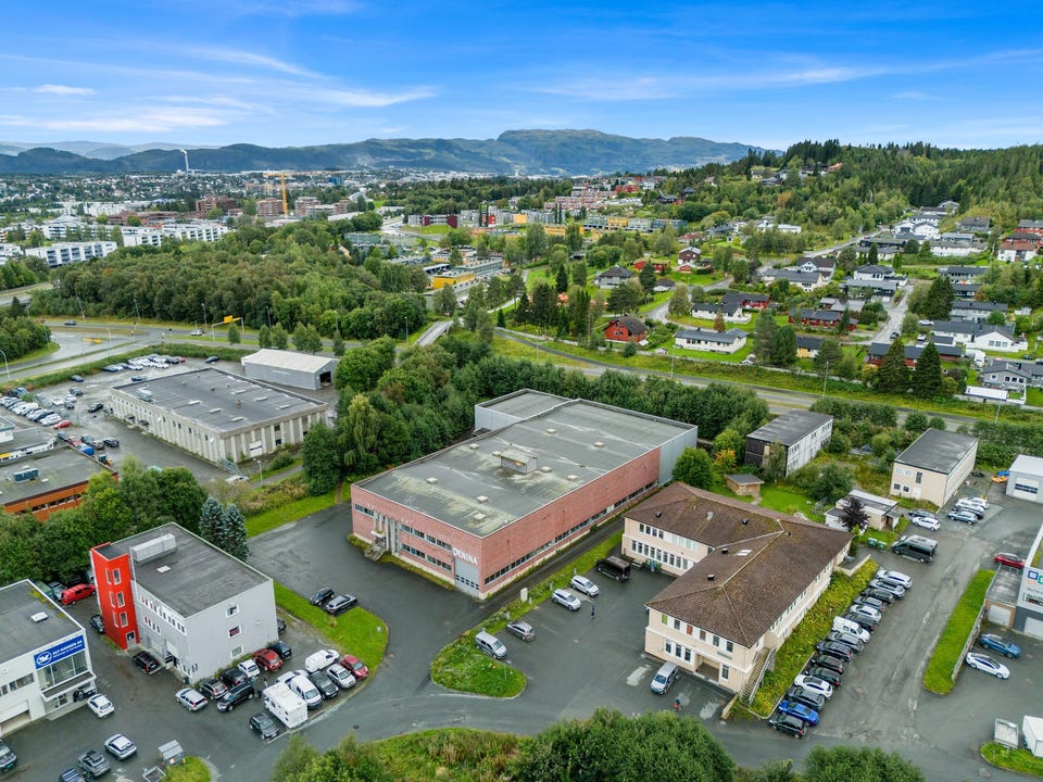 Trondheim sør| kombinasjonseiendom med høytlager, kontor og showrom|2.750 bta
