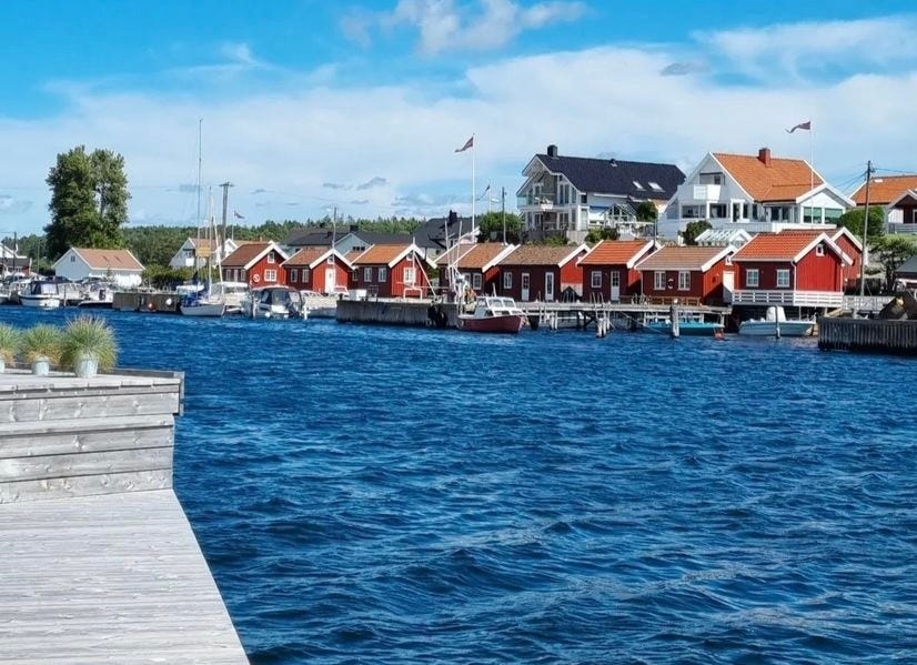 Engelsviken brygge med sin kjente fiskerestaurant Galleribilde