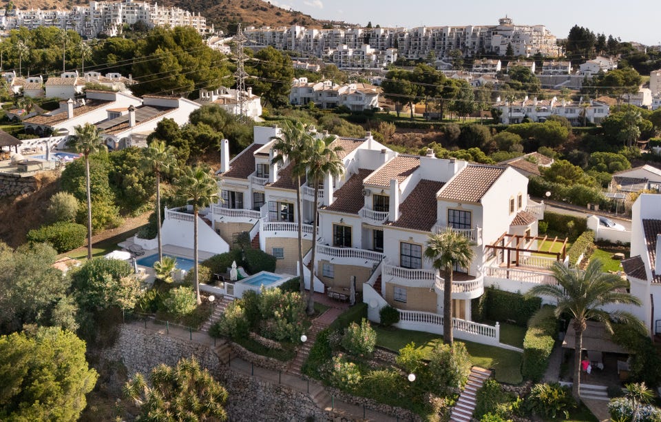 Mijas Costa - Stor rekkehusbolig i Calahonda med panoramautsikt og privat basseng – bilde 5