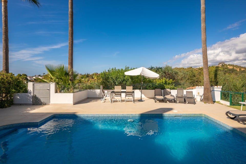 Mijas Costa - Stor rekkehusbolig i Calahonda med panoramautsikt og privat basseng – bilde 3