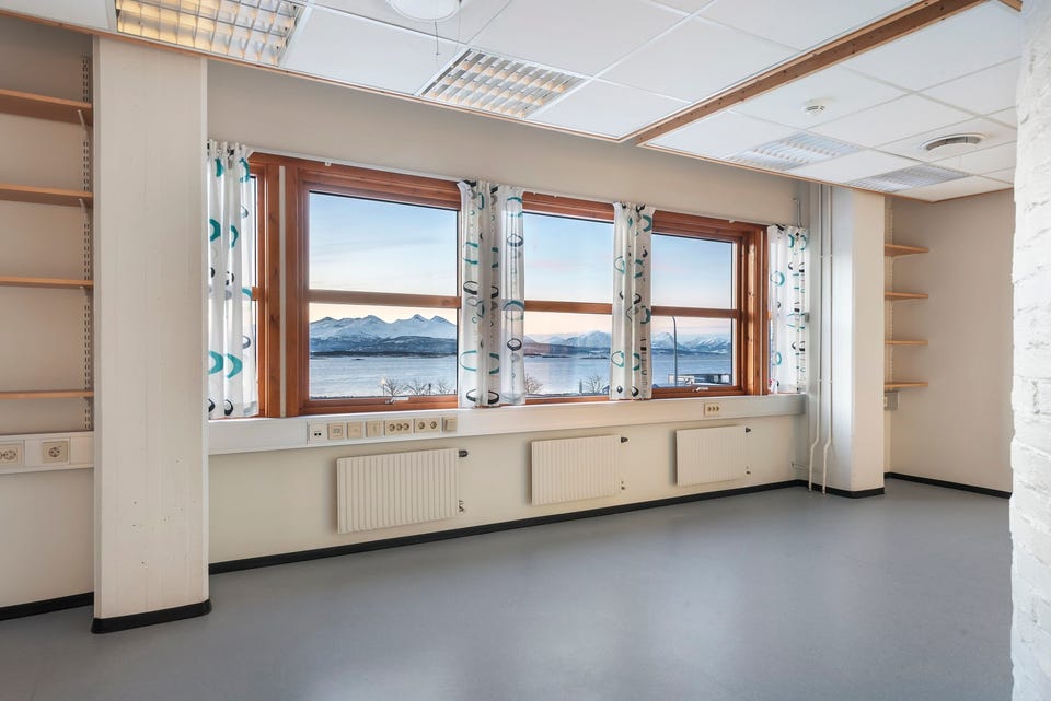 Kontorlokaler i Julsundvegen 47 A, totalt er det ledig 951 m² fordelt over andre til fjerde etasje.