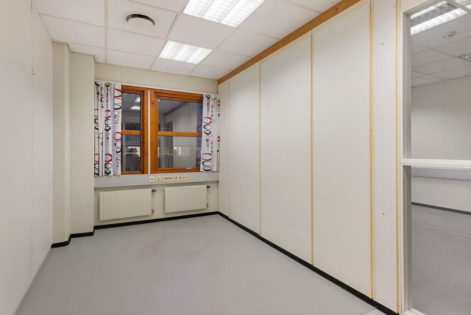 Kontorlokaler i Julsundvegen 47 A, totalt er det ledig 951 m² fordelt over andre til fjerde etasje.