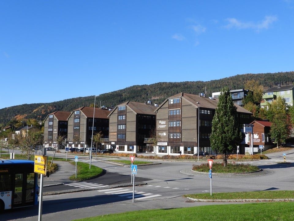 Kontorlokaler i Julsundvegen 47 A, totalt er det ledig 951 m² fordelt over andre til fjerde etasje.