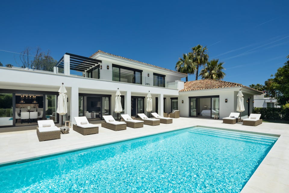 Eksklusiv golfvilla i Nueva Andalucia med panoramautsikt og moderne eleganse - Nyrenovert og innflyttingsklar – bilde 2