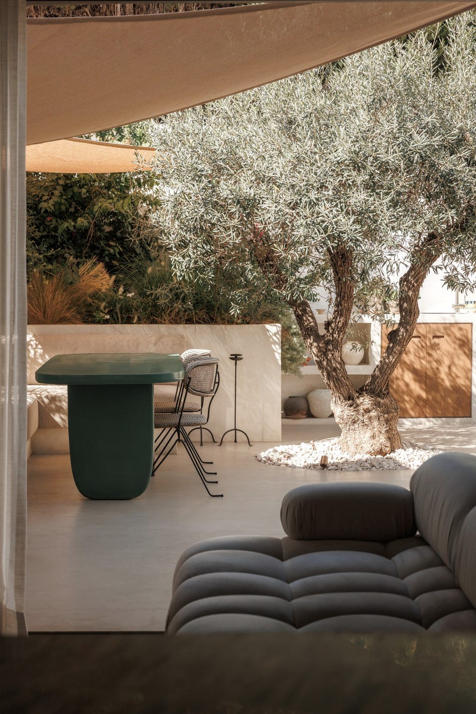 Sjarmerende og totalrenovert rekkehus i El Naranjal, Nueva Andalucía med stor terrasse og jacuzzi – bilde 3