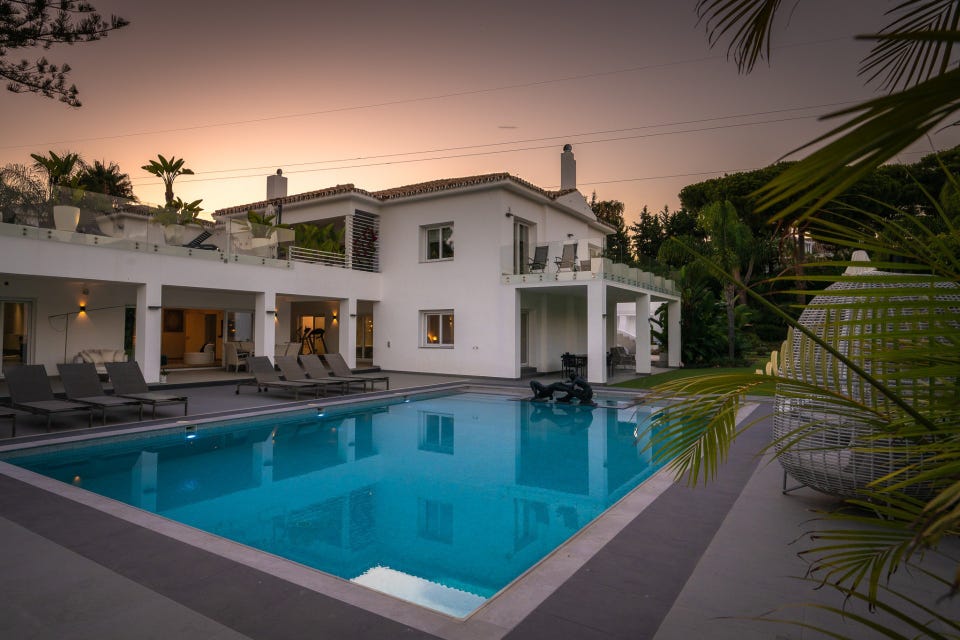 Estepona / Marbella - Fantastisk nyrenovert villa med 10 soverom, utleiedel med eget basseng – bilde 2