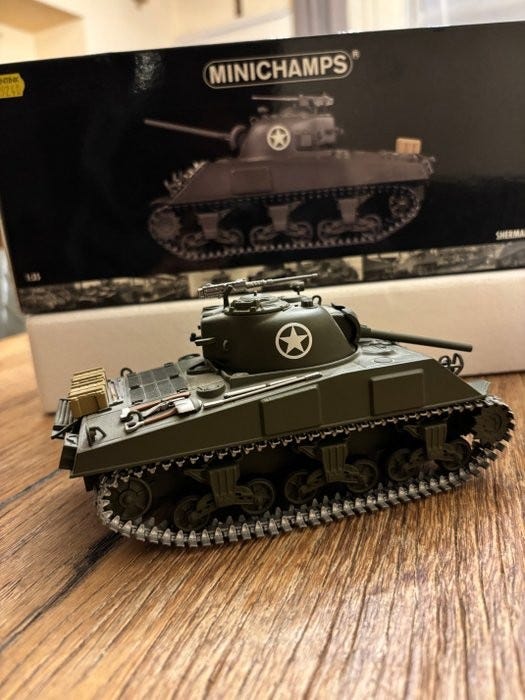 Minichamps 1:35 - Modell av militært kjøretøy - Sherman M4A3 (1:35