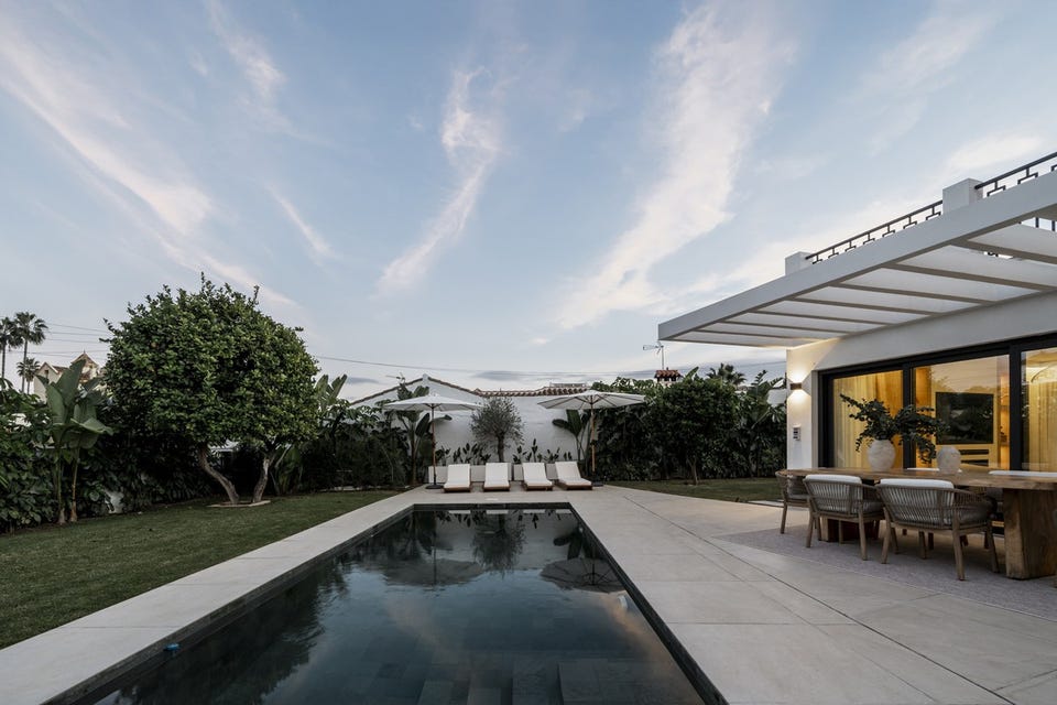 Marbella - Eksklusiv villa på strand­siden av San Pedro - Moderne, funksjonell og innflyttingsklar! 5 soverom og 5,5 bad – bilde 2