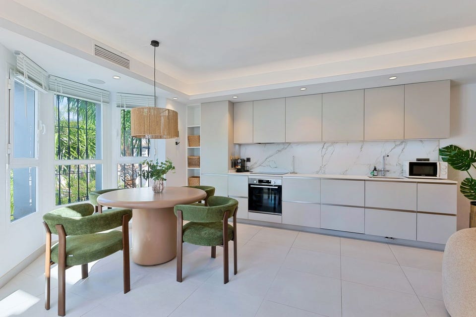 UNDER OFFER - Stilren 3-soveroms duplex-penthouse med solrik vestvendt terrasse i populære Los Naranjos de Marbella – bilde 5