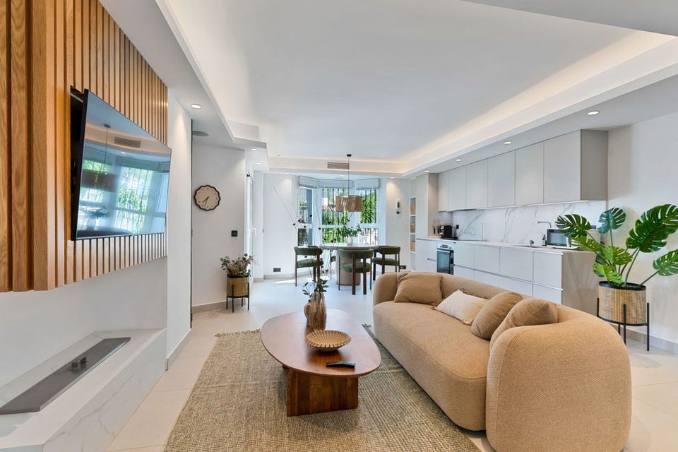 UNDER OFFER - Stilren 3-soveroms duplex-penthouse med solrik vestvendt terrasse i populære Los Naranjos de Marbella – bilde 3