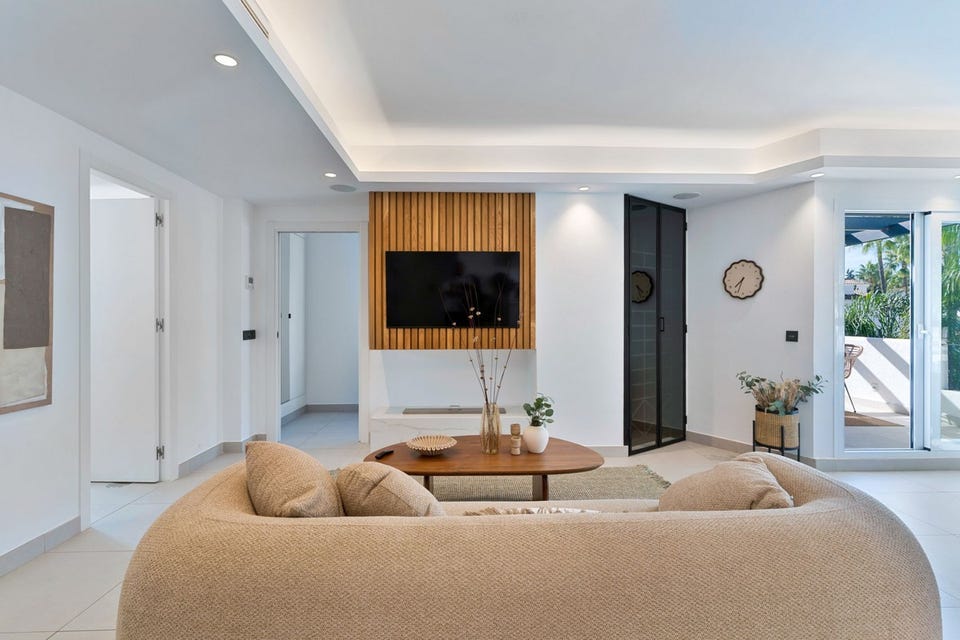 UNDER OFFER - Stilren 3-soveroms duplex-penthouse med solrik vestvendt terrasse i populære Los Naranjos de Marbella – bilde 2