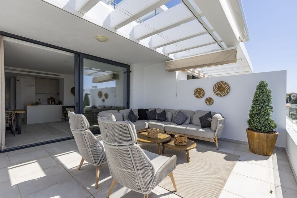 Eksklusiv 2-soveroms penthouse med 96m² terrasse i Cortijo del Golf - Moderne luksus på New Golden Mile – bilde 3
