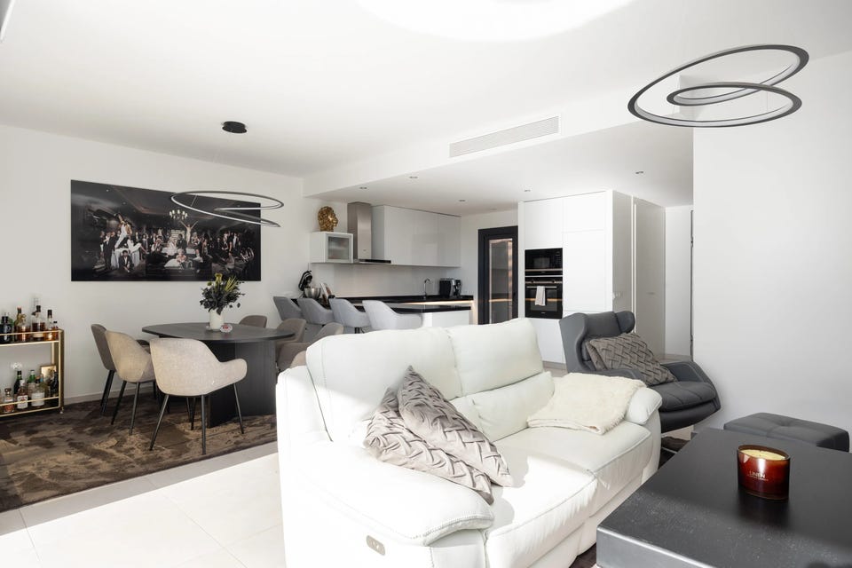 Estepona Øst - Moderne 3-soveroms rekkehus med takterrasse, havutsikt og sol hele dagen - Bygget 2023 – bilde 3