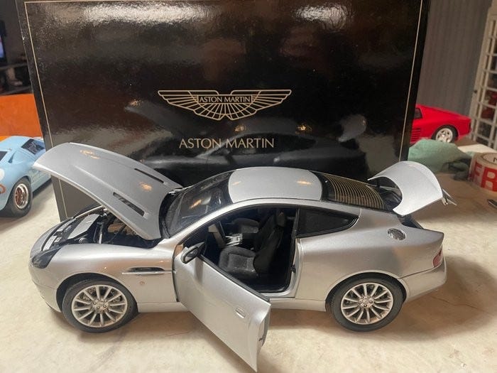 Kyosho 1:12 - Modellbil - Aston Martin V12 Vanquish | FINN-torget Kyosho 1:12 - Modellbil - Aston Martin V12 Vanquish | FINN-torget