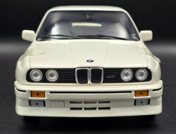 Minichamps 1:18 - Modellbil - BMW M3 - BMW M3 Street 1987