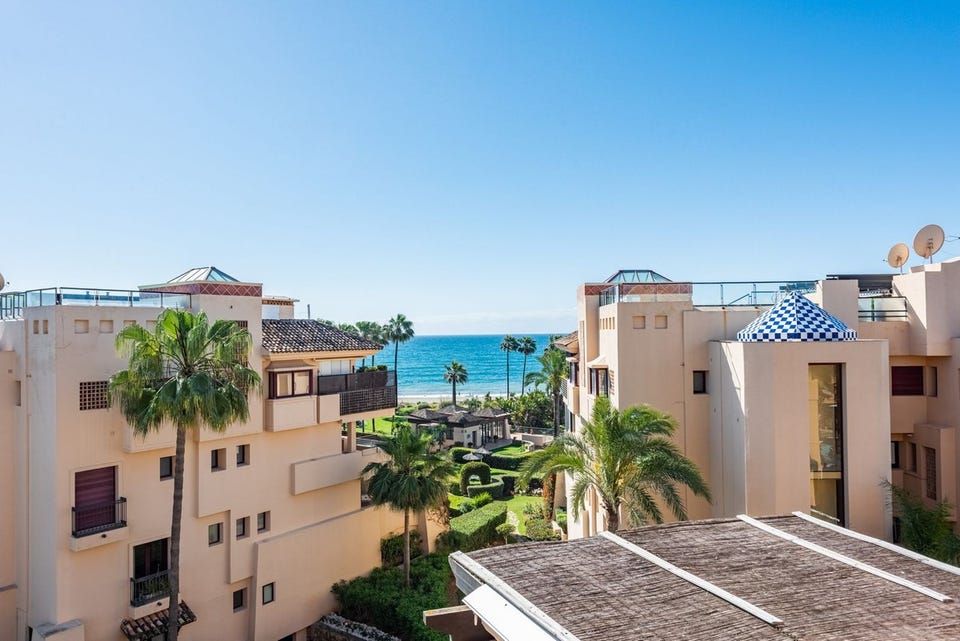 Estepona - Eksklusiv strandnær penthouse med 198 m² terrasser, jacuzzi og panoramautsikt – bilde 5