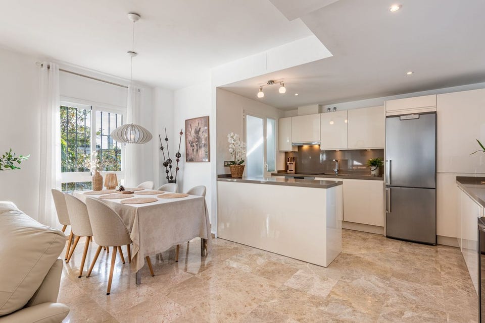 Nueva Andalucia - Totalrenovert duplex i ettertraktede Los Naranjos de Marbella – bilde 2