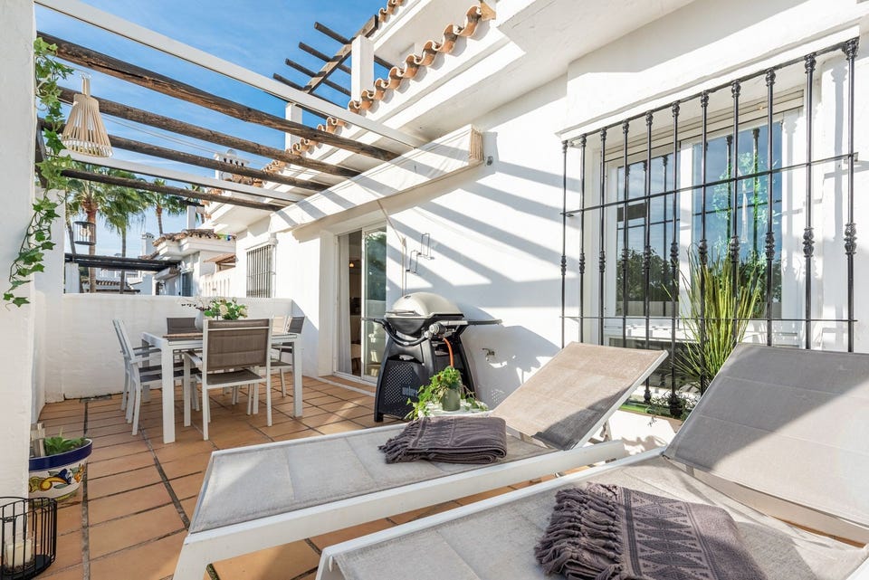 Nueva Andalucia - Totalrenovert duplex i ettertraktede Los Naranjos de Marbella – bilde 5