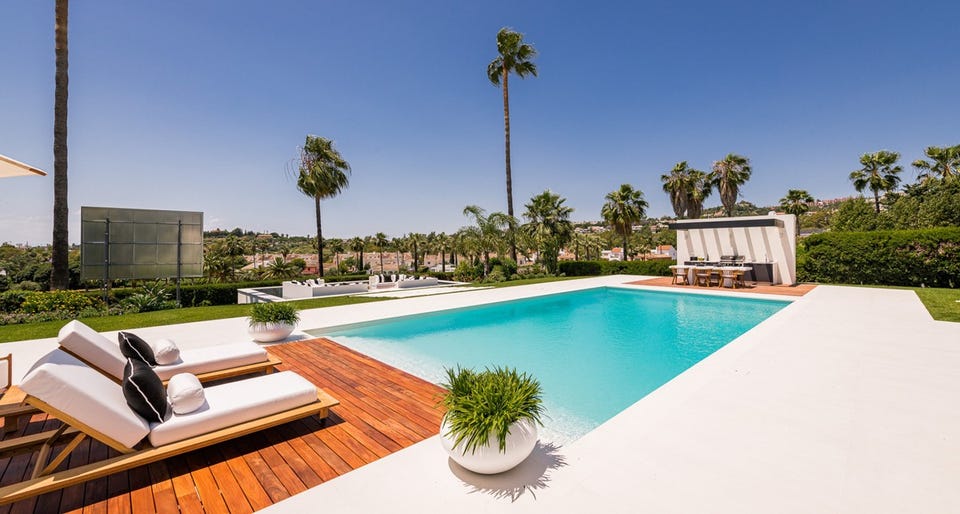 Marbella - Arkitekttegnet luksusvilla med panoramautsikt over golfbanen i hjertet av Nueva Andalucía – bilde 5