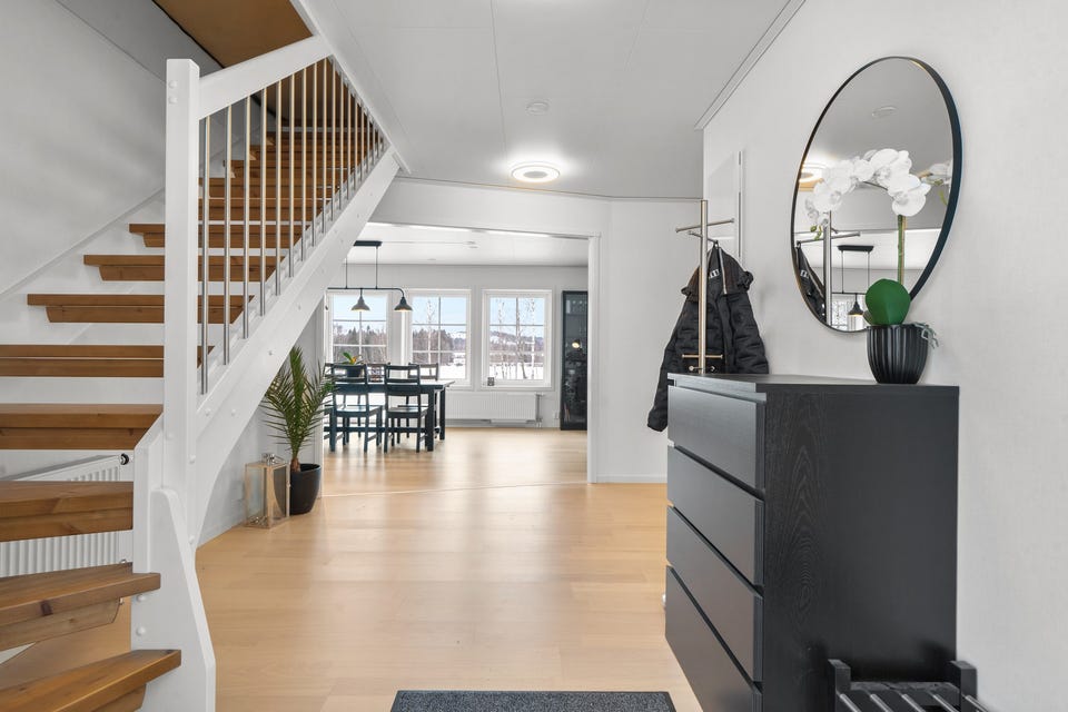 Boligen holder en gjennomgående god og moderne standard fra 2020 - her kan du flytte rett inn!